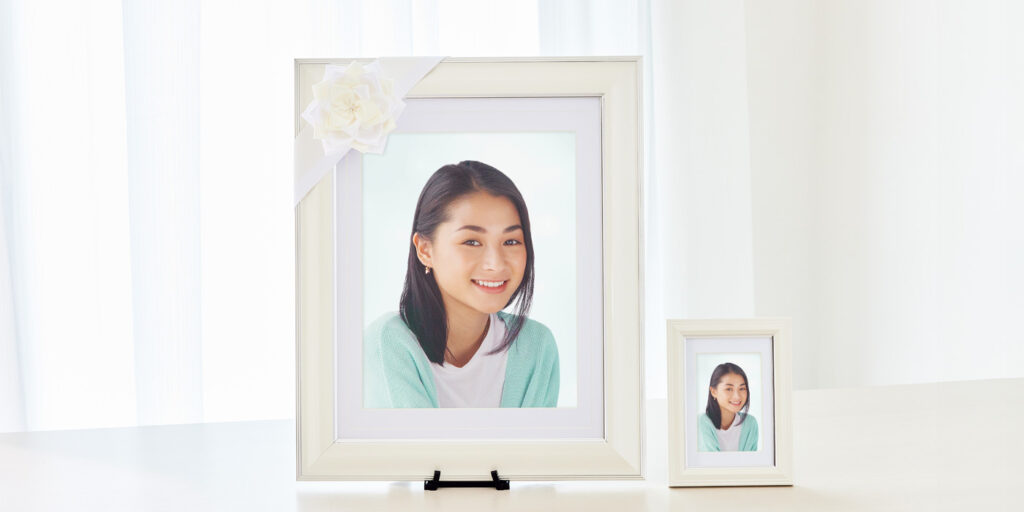 遺影写真額 清潔感 ホワイト 明るい遺影